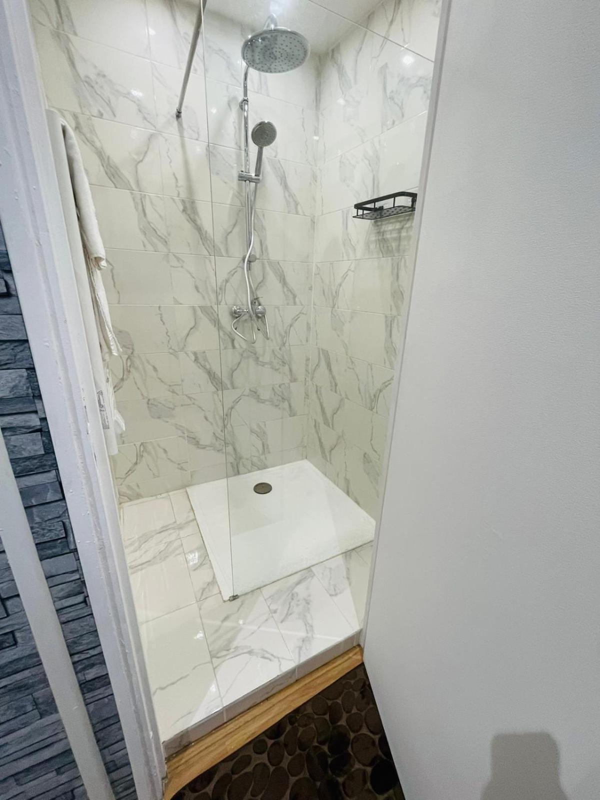 Studio Confortable- Disneyland Paris - Val D Europe - Plein Centre Ville Meaux - 2 Pers Ngoại thất bức ảnh
